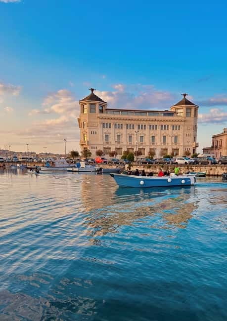 Syracuse: Ortigia Island and Sea Caves Boat Tour with Drinks - Who should book this tour?