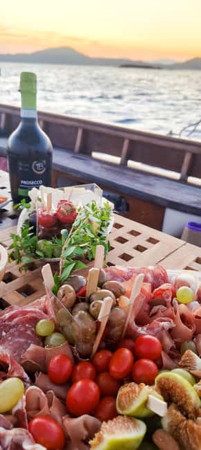 Tavolara: Sunset Aperitif Tour with Drinks and local snacks - Max and the feel of the boat