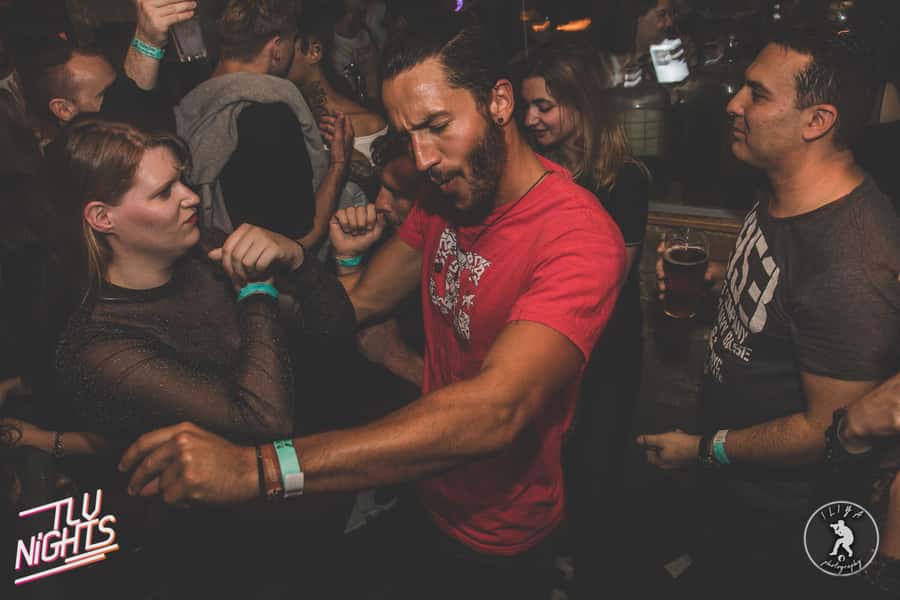 Tel Aviv: Pub Crawl with 4 Stops and Free Shots - What VIP entry is worth on a busy Tel Aviv night