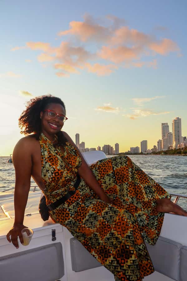 The best sunset tour in the bay: Open bar party & fun - Music, dancing, and the social side