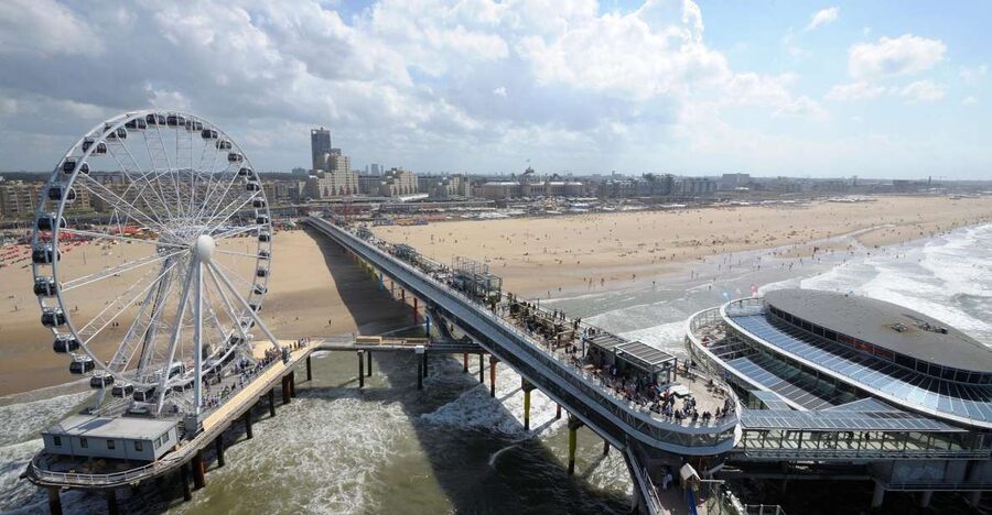 The Hague: The Pier SkyView Ticket with Drink and Snack - Collecting the coffee and cake