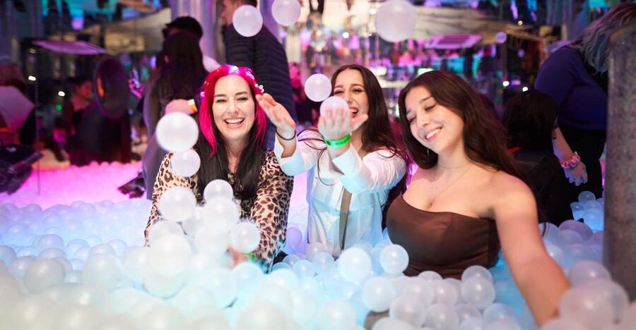 The Original Shoreditch Pub Crawl London - Friendly hosts, with one timing issue