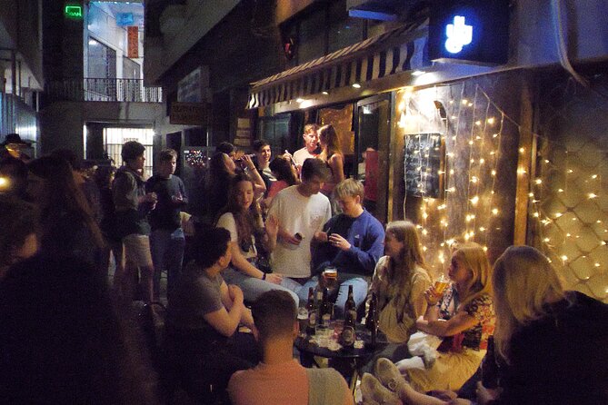 Thursday & Friday Night Pub Crawl for Professionals in Athens - Pikap closes the evening with a DJ and lower drink prices