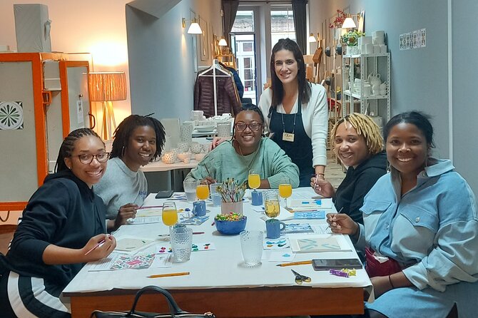 Tile Painting and Cocktails in Downtown Porto - Key points at a glance