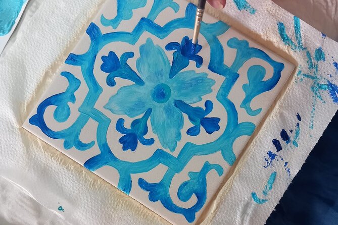 Tile Painting and Cocktails in Downtown Porto - The opening history lesson and color guide
