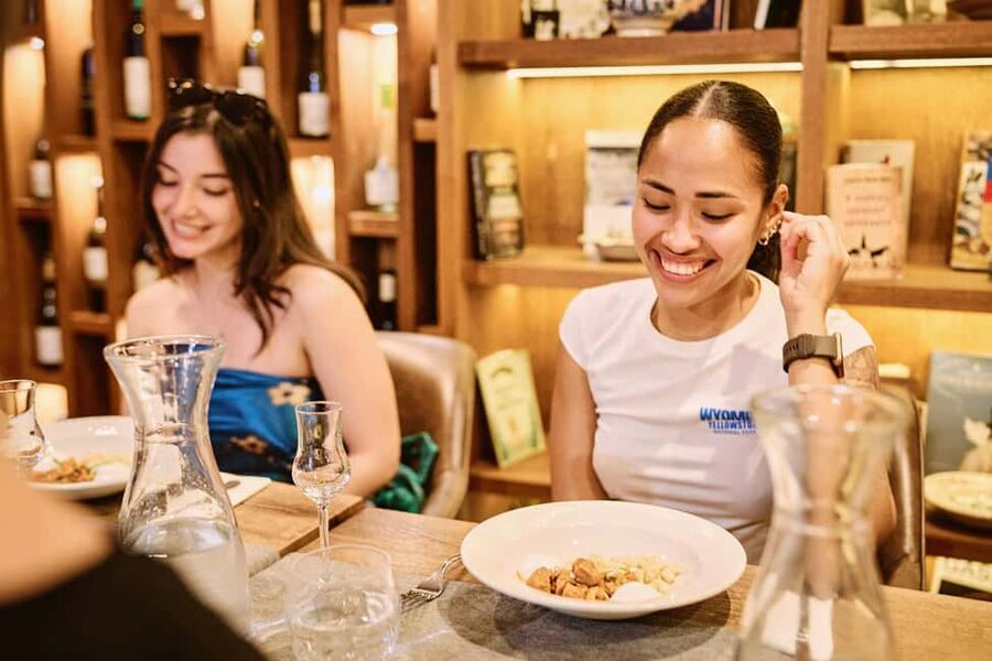 Tipsy Guided Food Tour with Drinks Included in Budapest - Starting at the synagogue in District 7