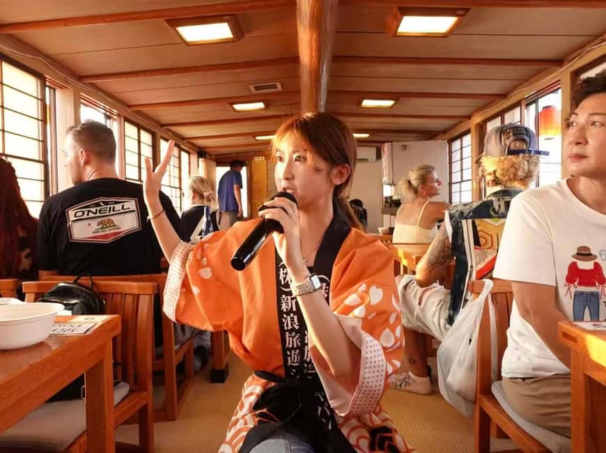 Tokyo Dinner Cruise & Tradition Show & Drinks & Tokyo Tower - Why the yakatabune setting makes this outing special