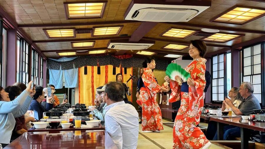 Tokyo Dinner Cruise & Tradition Show & Drinks & Tokyo Tower - Shamisen music, singing, and a flexible show