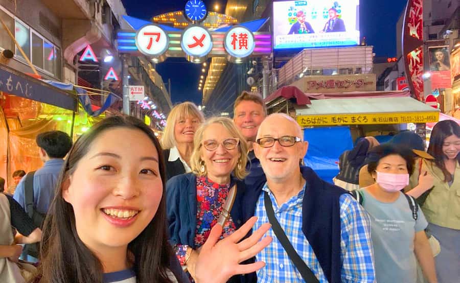 Tokyo: Locals´ Secret Food Tour // Eat like a Japanese - Second stop: gyoza in a lively local restaurant