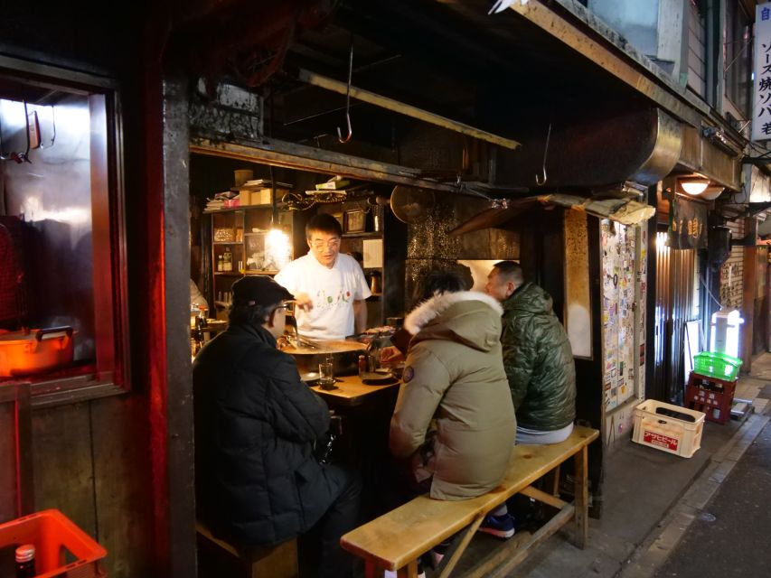 Tokyo: Shinjuku Bar Hopping with All-You-Can-Drink & Dinner - A social tour that suits solo visitors