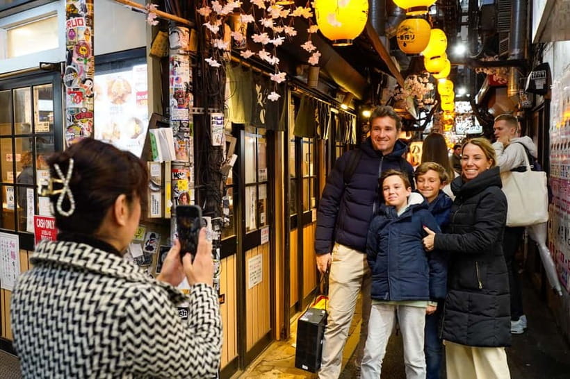 Tokyo: Shinjuku Golden Gai Bar Hopping Night Tour - Finishing With Food Advice and Hanazono Shrine