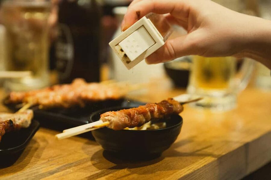 Tokyo: Shinjuku Izakaya and Golden Gai Bar Hopping Tour (2h) - Starting near Tajimaya Coffee in Shinjuku
