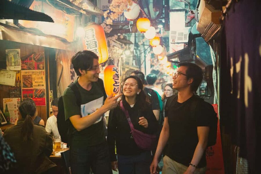 Tokyo: Shinjuku Izakaya and Golden Gai Bar Hopping Tour (2h) - Omoide Yokocho: yakitori in an old Shinjuku alley