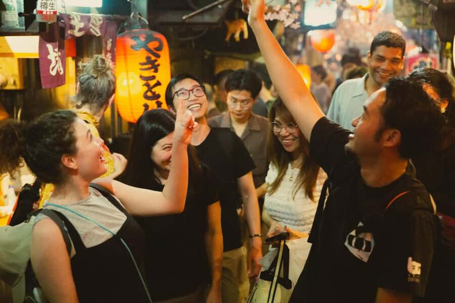 Tokyo: Shinjuku Izakaya and Golden Gai Bar Hopping Tour (2h) - Golden Gai: tiny bars and a very different kind of nightlife