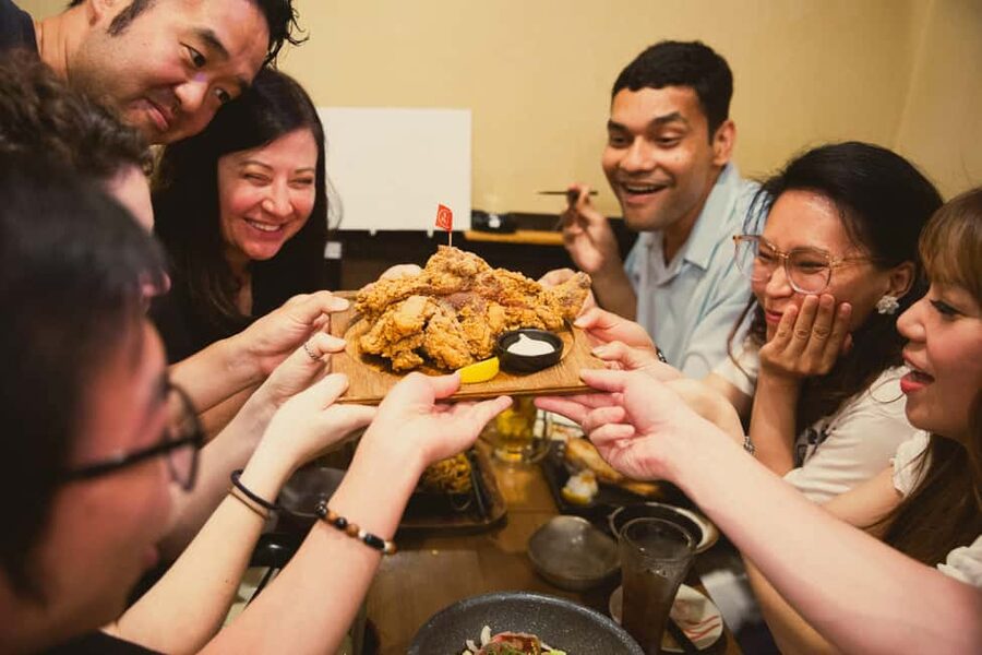 Tokyo: Shinjuku Izakaya and Golden Gai Bar Hopping Tour (2h) - What the three drinks and six to eight foods are worth
