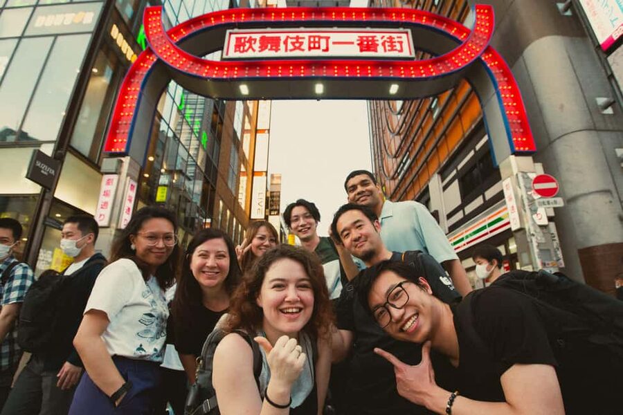 Tokyo: Shinjuku Izakaya and Golden Gai Bar Hopping Tour (2h) - The guide can shape the entire evening