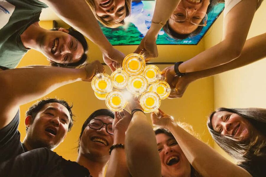 Tokyo: Shinjuku Izakaya and Golden Gai Bar Hopping Tour (2h) - Timing, walking, and alcohol considerations