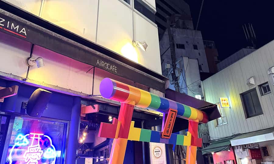 Tokyo:Shinjuku Ni-chome LGBTQ+ Bar Hopping Tour with Guide - What the first bar can teach you about Ni-chome