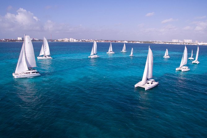 Top Sailing to Isla Mujeres with lunch and open bar from Cancun - Group size, seating, and service on board