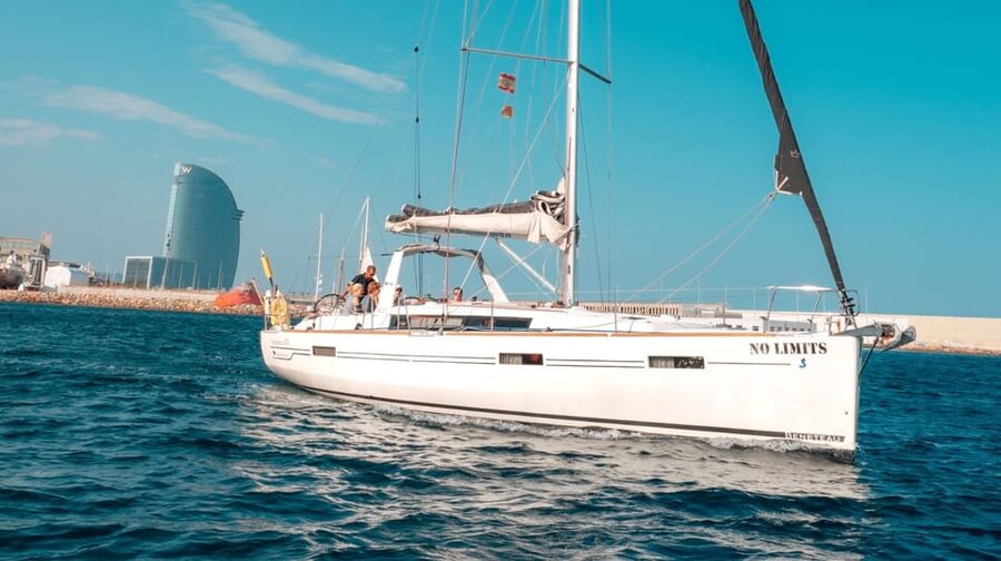 Two Hour Luxury Sailing Experience with Open Bar - Key details at a glance