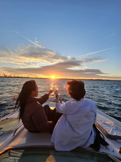 Valencia: Exclusive Sunset Cruise with Drink - Meeting at Wavepol’s orange office