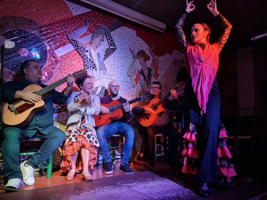 Valencia: Flamenco at Toro y La Luna with optional Dinner - Is the small room a strength or a weakness?