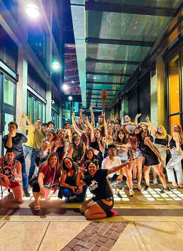 Vancouver: Gastown Pub Crawl - Keeping up with the group