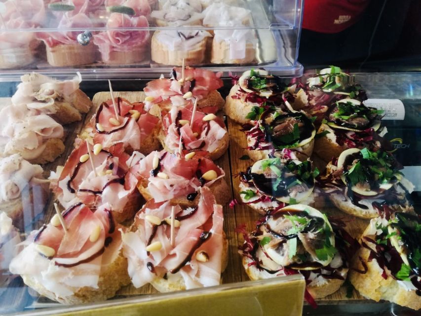 Venice: Venetian Style Carnival Pub Crawl - A closer look at the Carnival angle
