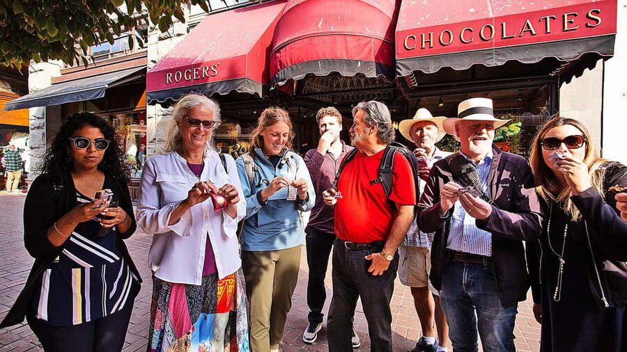 Victoria Bites and Sights Tour with Food, Drinks and Ferry - Chinatown’s courtyards, alleyways and difficult past
