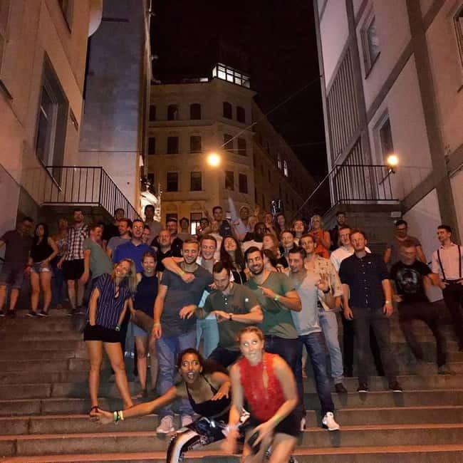 Vienna: Guided Pub Crawl with Club Entry - Magazine Bar or Stehachterl and the changing route