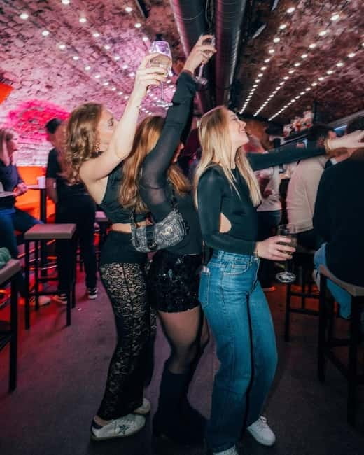 Vienna: Guided Pub Crawl with Club Entry - The final club and included entry