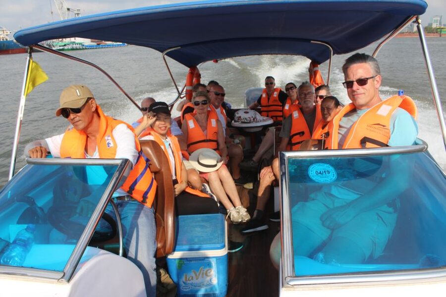 VIP Tour Enjoy Romantic Sunset by Speed Boat Free Cocktail - Crossing under Saigon Bridge and Thu Thiem Bridge