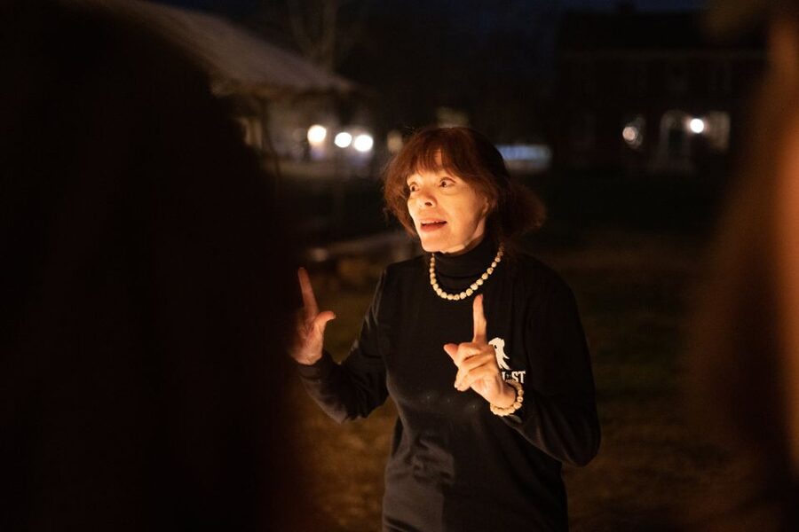 Washington DC: Ghosts Boos and Booze Haunted Pub Crawl - Who should book this DC ghost crawl?
