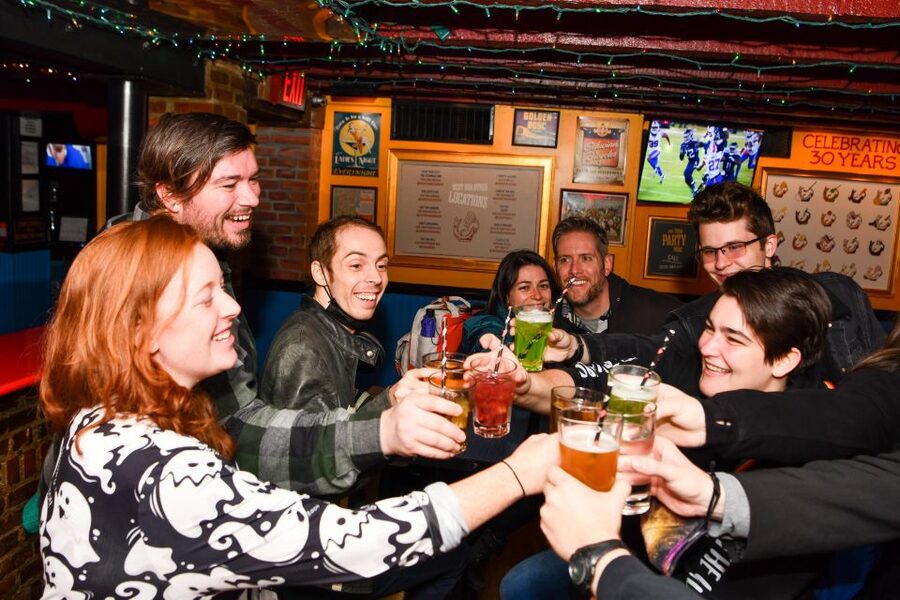 Washington DC: Ghosts Boos and Booze Haunted Pub Crawl - Raising a glass to Ulysses S. Grant