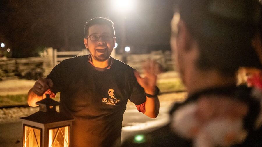 Washington DC: Ghosts Boos and Booze Haunted Pub Crawl - The group atmosphere and the best type of evening