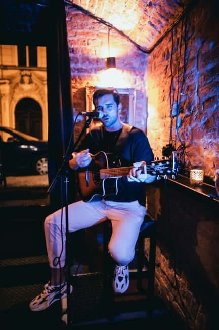 Wednesday Night Live Music with Cocktails - Finding Kontakt Bar and claiming your seat