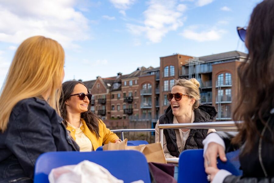 York: 60-Minute 'Happy Hour' Cruise For All Ages - Key points at a glance