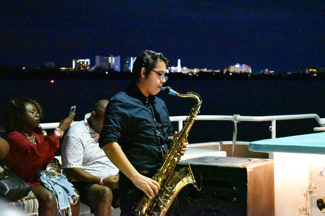 Your Romantic Dinner in Cancun, includes national open bar and live music - Who will enjoy this cruise most?