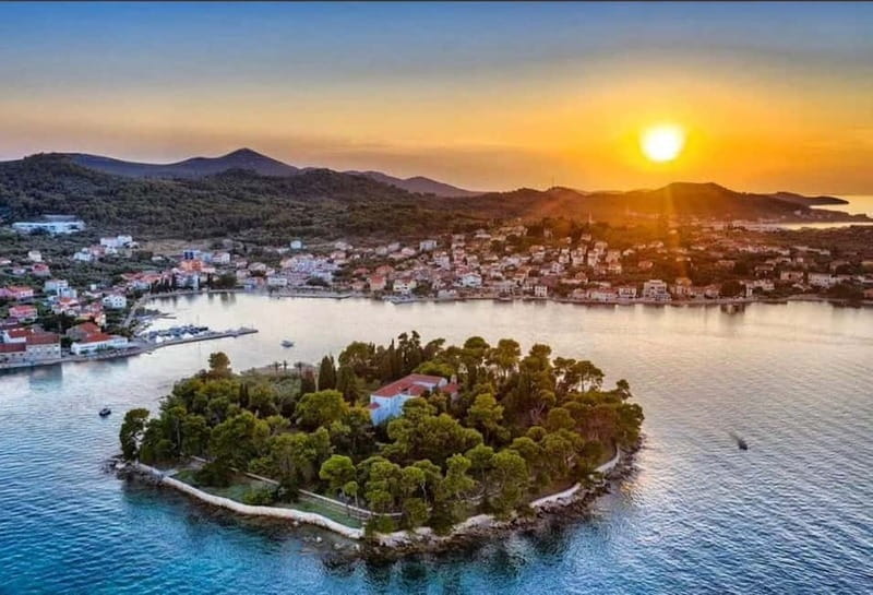 Zadar: 3 Island Speedboat Tour & Blue Bay Swim with Drinks - Key points at a glance
