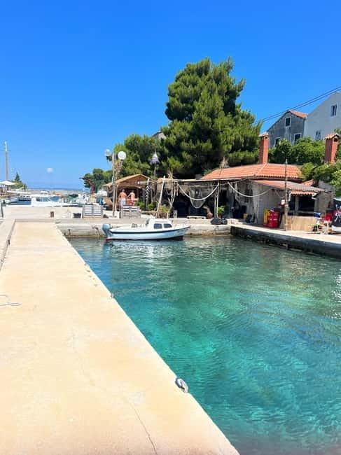 Zadar: 3 Island Speedboat Tour & Blue Bay Swim with Drinks - What the guide adds to the experience